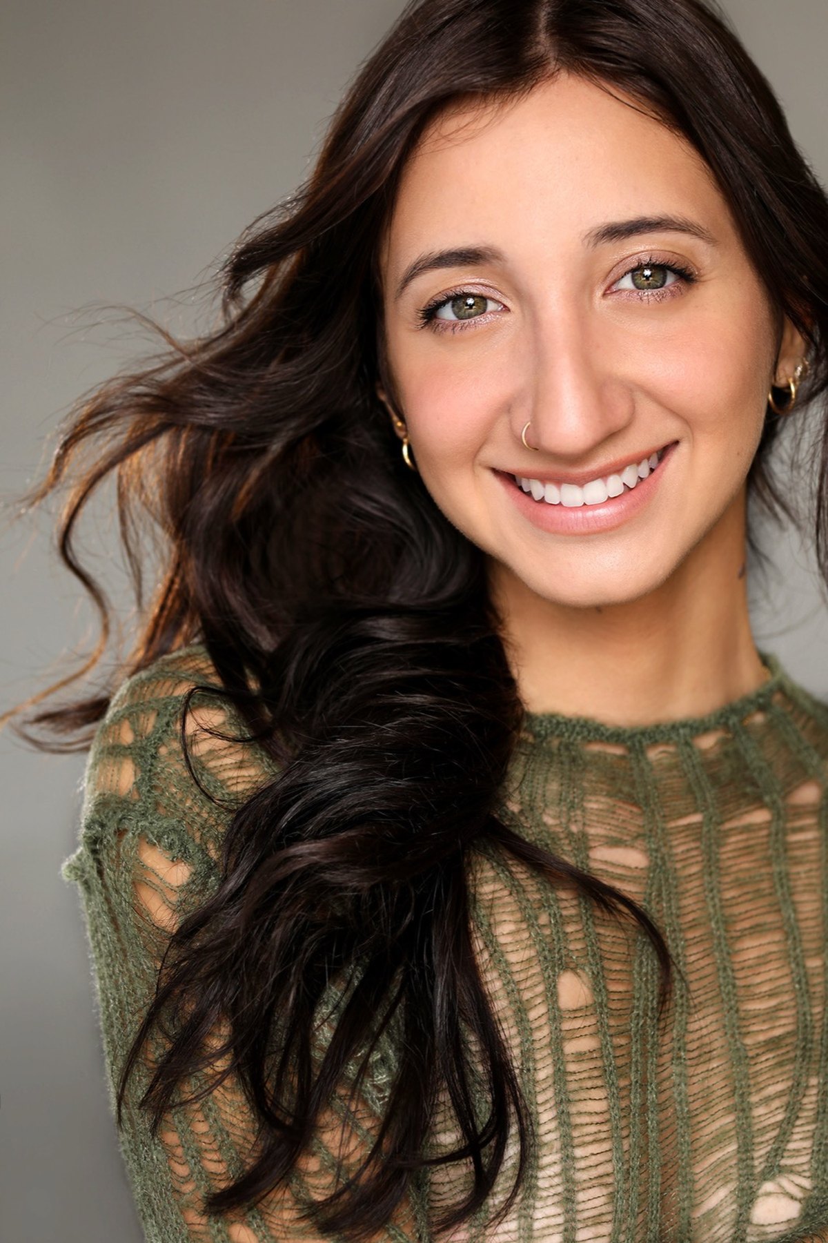 Portrait of the artist Ariana Olaya.